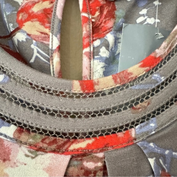 NWT Anthropologie Daniel Rainn Gray and Red Floral Cap Sleeve Top Size PXS - Picture 3 of 10